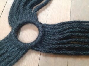 Détail de bricole en laine mohair