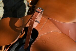 Détail du pont des fontes gold Sellerie Dollé